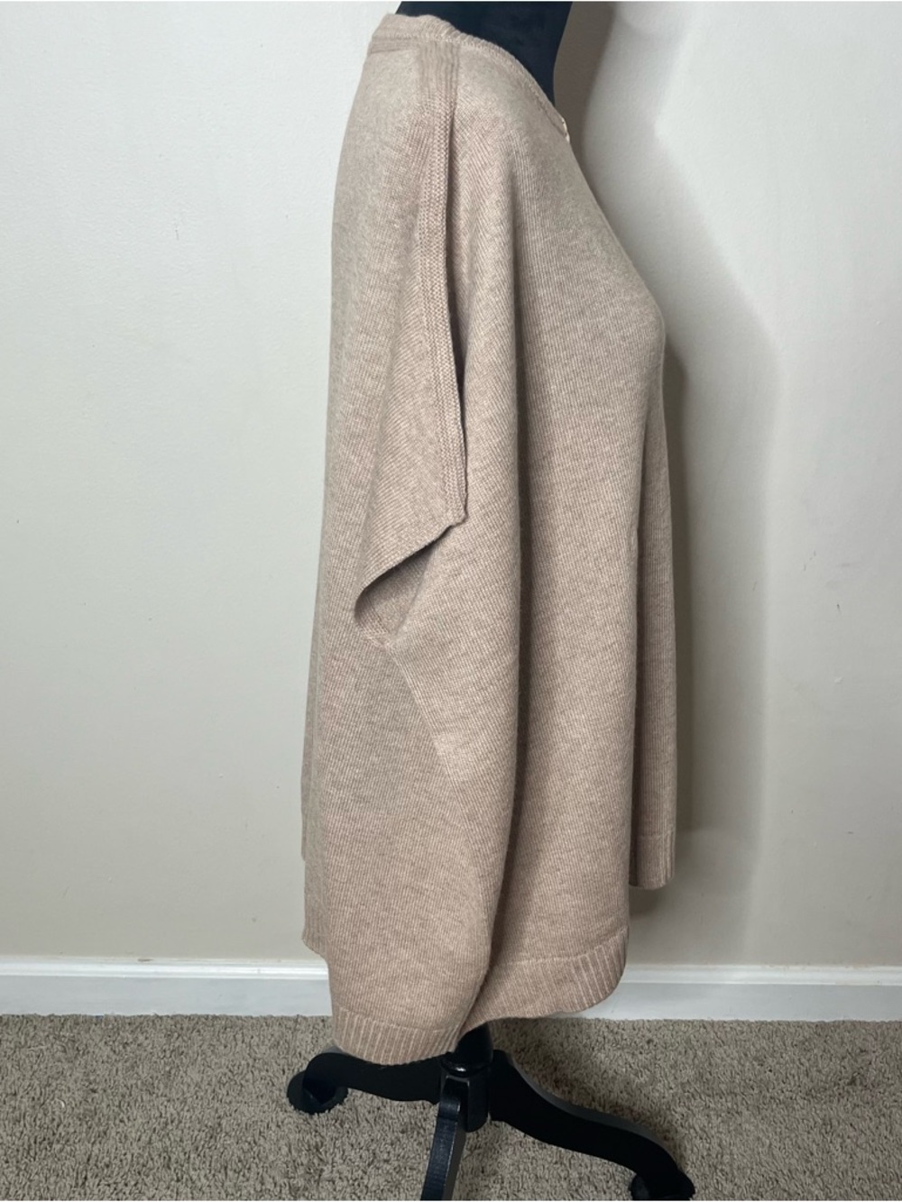 Bruno Magli Women’s Gold Chain Keyhole Wool Cashmere Pullover Knit Caplet OS~NWT - Picture 5 of 11